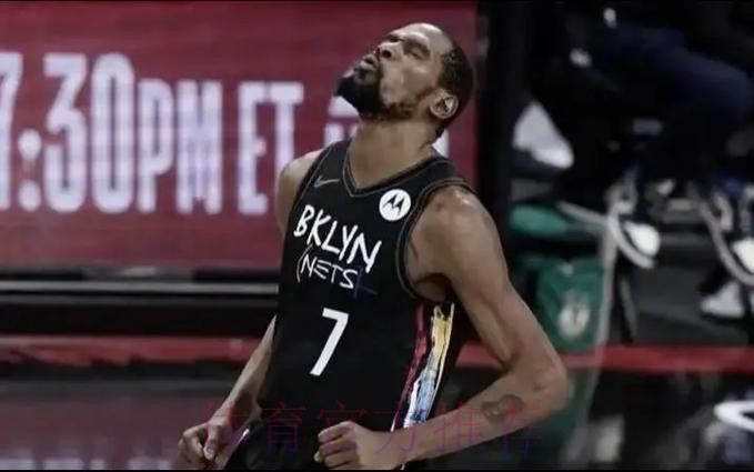 杜兰特强拔三分命中,目前7中4、三分3中2得到10分3板2助 杜兰特强拔三分命中,目前7中4、三分3中2得到10分3板2助